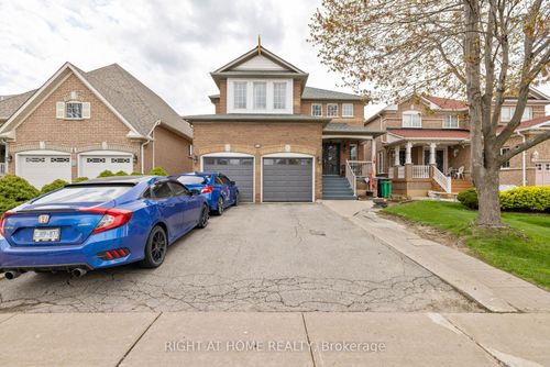 8 Fletchers Creek Boulevard, Brampton, ON, L6X4R6 | Card Image