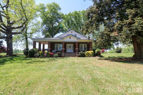 790 Foster Rd, Cleveland, NC, 27013-9067 | Card Image