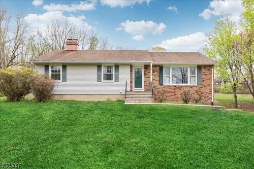 9 Symonds Ln, Glen Gardner, NJ, 08826-3104 | Card Image