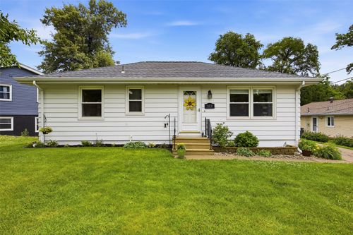 813 Westwood Drive Nw, Cedar Rapids, IA, 52405 | Card Image