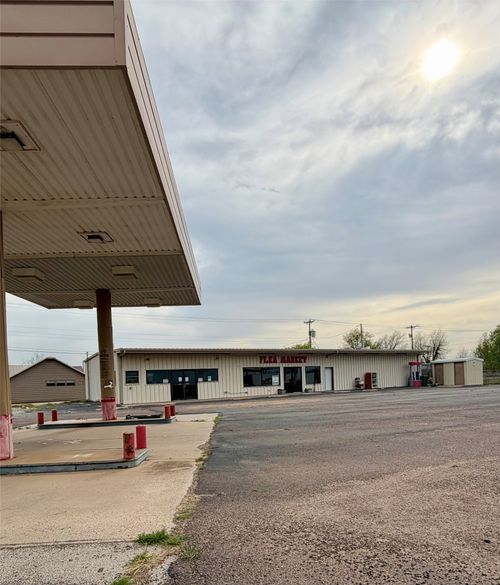 501 W 11th St, Quanah, TX, 79252-5409 | Card Image