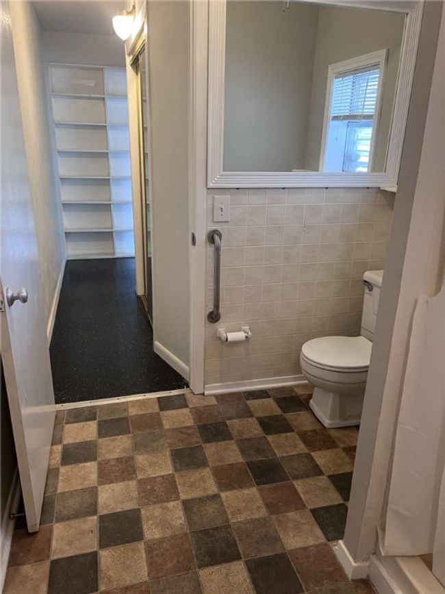 Bathroom | Image 23
