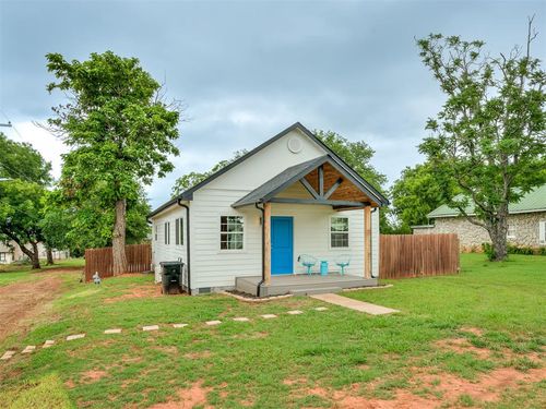 106 W 4th St, Wellston, OK, 74881-9404 | Card Image