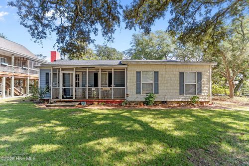 116 Se 2nd St, Oak Island, NC, 28465-6961 | Card Image