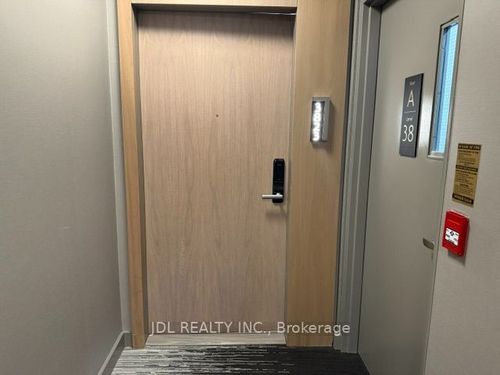 585 Bloor St E, Toronto, ON, M4W0B3 | Card Image