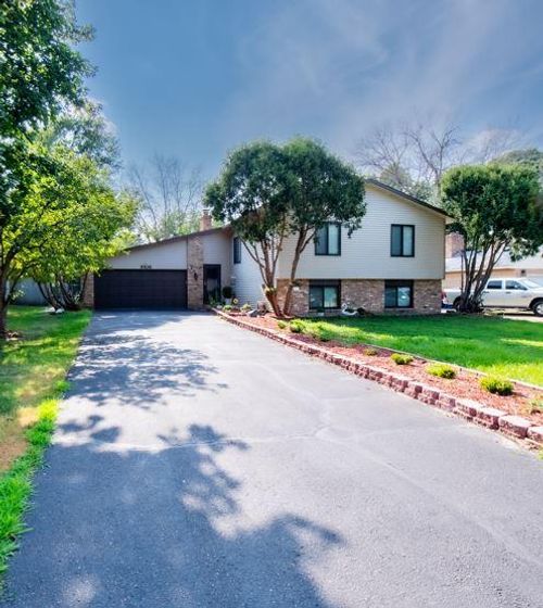 8106 Groveland Rd, New Brighton, MN, 55112-5813 | Card Image