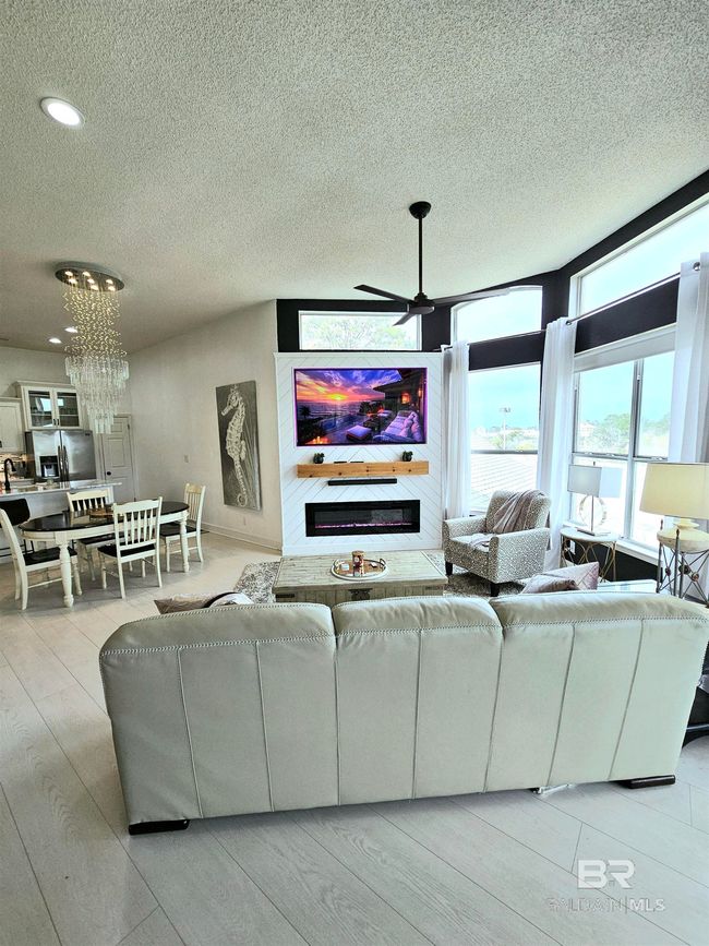 Living Room | Image 8