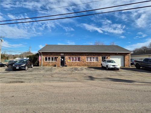 129 Oak St, Westerly, RI, 02891-1743 | Card Image