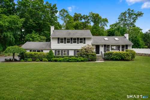 4 Joann Cir, Westport, CT, 06880-2633 | Card Image