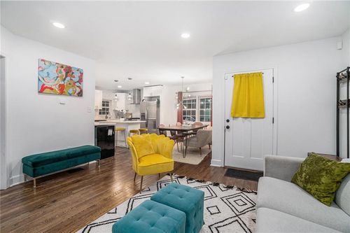 2708 Oldknow Dr Nw, Atlanta???, GA, 30318-7241 | Card Image