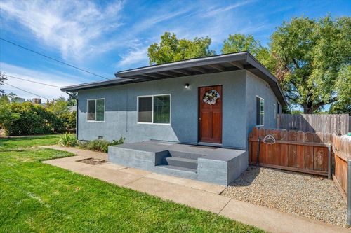 6542 Clear View Dr, Anderson, CA, 96007-9793 | Card Image