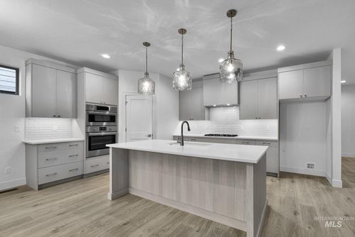 9750 W Snow Wolf Ln, Star, ID, 83669-6476 | Card Image