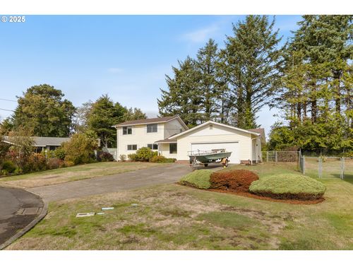 217 Ne Chambers Ct, Newport, OR, 97365-2225 | Card Image