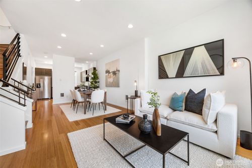 203 20th Ave E, Seattle, WA, 98112-5312 | Card Image
