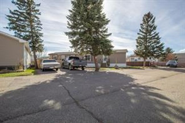 2300 13 St N, Home with 3 bedrooms, 2 bathrooms and 2 parking in Lethbridge AB | Image 21