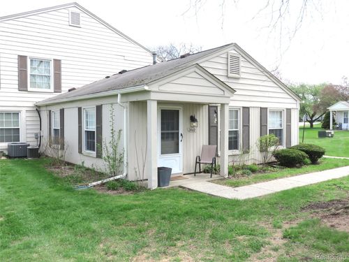 2662 Wildwood Ct, Lake Orion, MI, 48360-1758 | Card Image