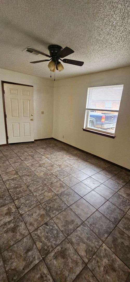 606 E Elizabeth St, Tecumseh, OK, 74873-1604 | Card Image