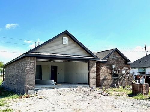 1121 Center Court Cir, Grove, OK, 74344-5150 | Card Image
