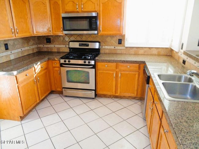 Kitchen | Image 11