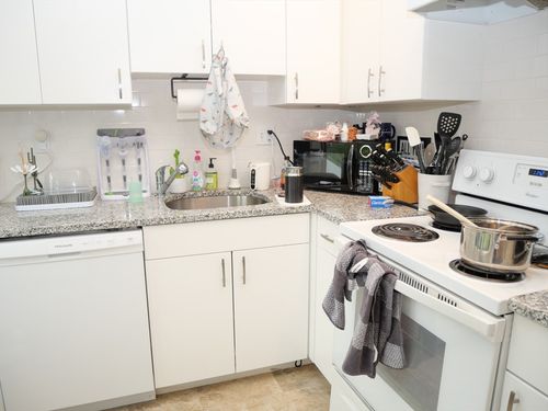 apt-11-1390 Beacon St, Brookline, MA, 02446-2815 | Card Image
