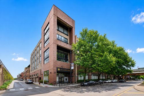 411-3946 N Ravenswood Ave, Chicago, IL, 60613-5679 | Card Image