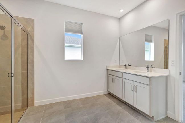 Double vanity and sinks | Image 27