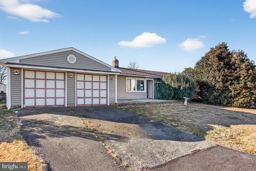 6 Field Ln, LEVITTOWN, PA, 19055-2123 | Card Image