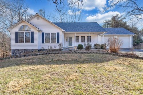 111 Donegal Ln, Bedford, VA, 24523-6204 | Card Image