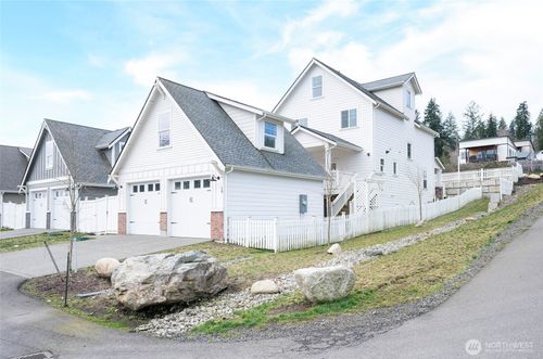 10 E Compass Ln, Allyn, WA, 98524-7806 | Card Image