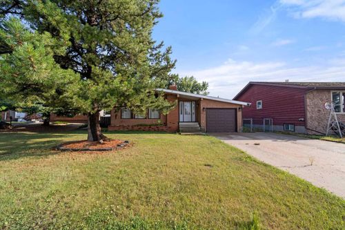572 West Cres, Forestburg, AB, T0B1N0 | Card Image