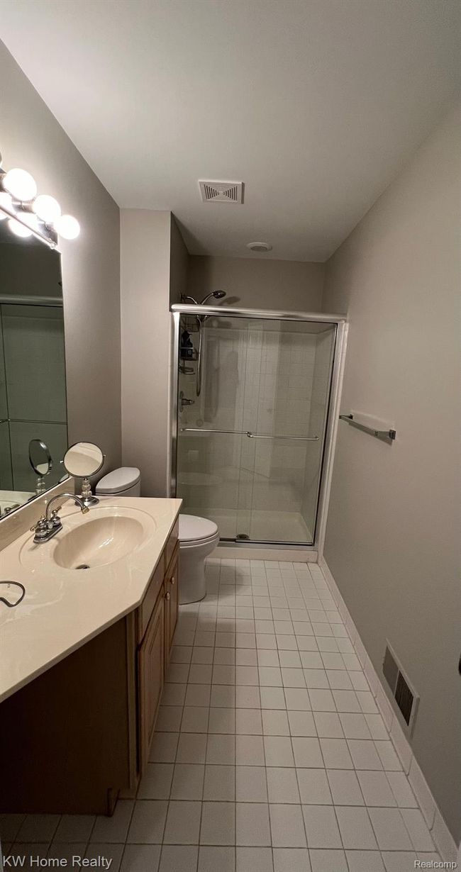2nd full hall bathroom. | Image 6