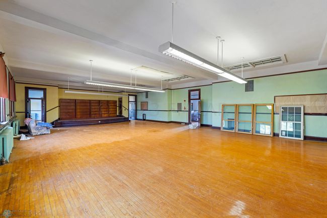 Music room with stage | Image 44
