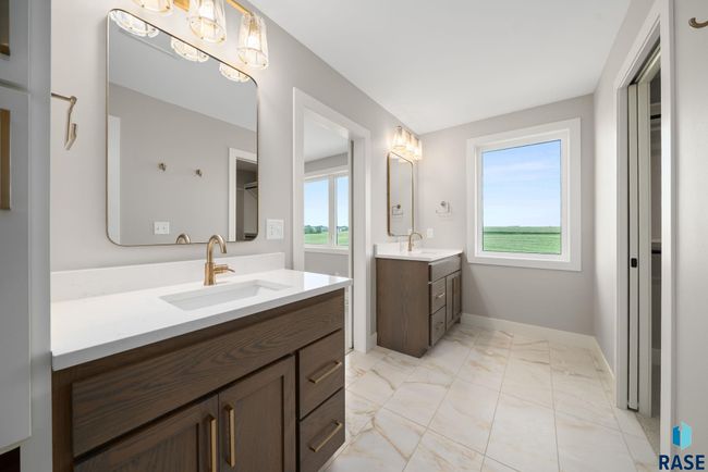 6604 E Hawker Cir, House other with 5 bedrooms, 4 bathrooms and null parking in Sioux Falls SD | Image 34