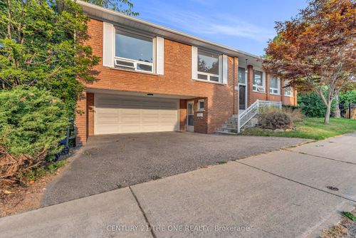 225 Maxome Ave, North York, ON, M2M3L3 | Card Image