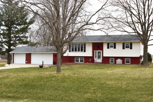 2276 57th Street Trl, Vinton, IA, 52349-9482 | Card Image