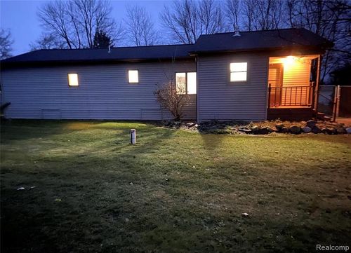 5275 Lippincott Rd, Lapeer, MI, 48446-9711 | Card Image