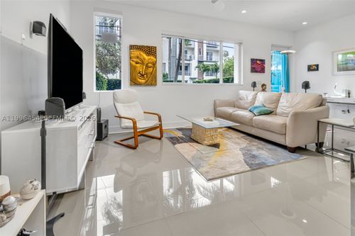 102-1045 Ne 18th Ave, Fort Lauderdale, FL, 33304-2544 | Card Image
