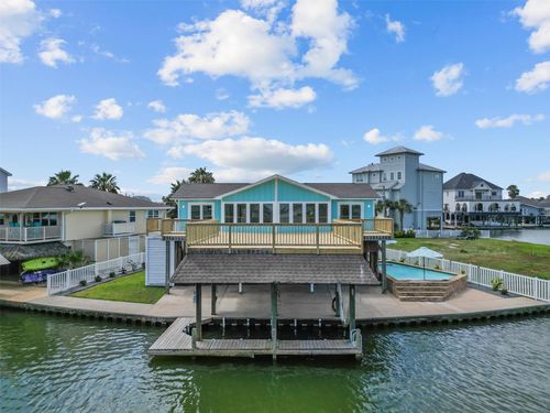 1326 Hawaii Dr, Tiki Island, TX, 77554-6142 | Card Image