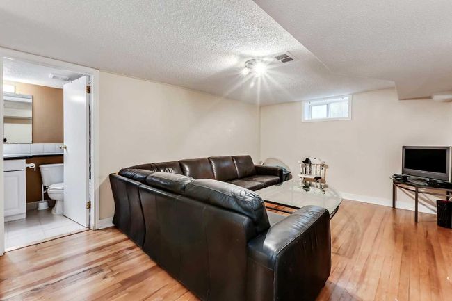 409 12 Avenue Nw, Home with 2 bedrooms, 1 bathrooms and 2 parking in Calgary AB | Image 16
