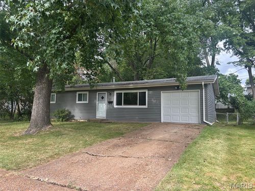 1360 Acredale Dr, Florissant, MO, 63033-6010 | Card Image