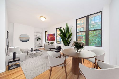 1-369 W 35th St, New York, NY, 10001-1703 | Card Image