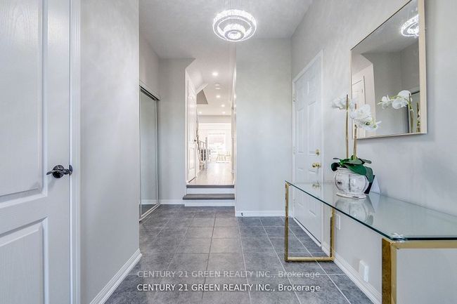 607 Willmott Cres, House attached with 4 bedrooms, 4 bathrooms and 2 parking in Milton ON | Image 4