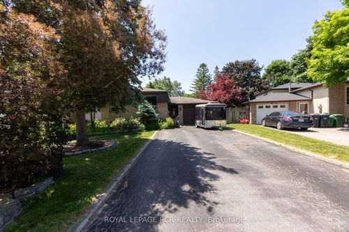 338 Marple Cres, Bolton, ON, L7E3Y7 | Card Image