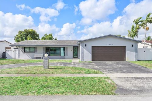 10950 Nw 16th Ct, Pembroke Pines, FL, 33026-2714 | Card Image