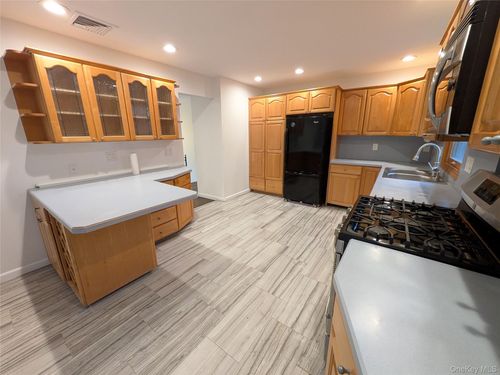 29 Astor Pl, Monsey, NY, 10952-1012 | Card Image