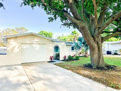 2225 Nellie St, Largo, FL, 33774-1508 | Card Image