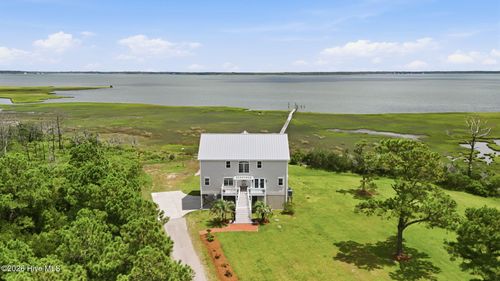 404 Perkins Rd, Beaufort, NC, 28516-7919 | Card Image