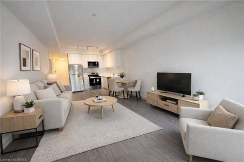 210-16 Melbourne Ave, St Catharines, ON, L2P3J8 | Card Image