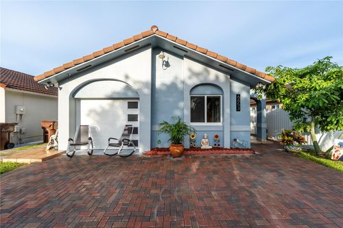 6853 W 25th Ct, Hialeah, FL, 33016-5464 | Card Image