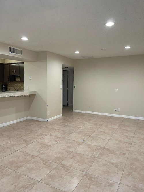 5512-5512 Courtyard Dr, Margate, FL, 33063-1532 | Card Image